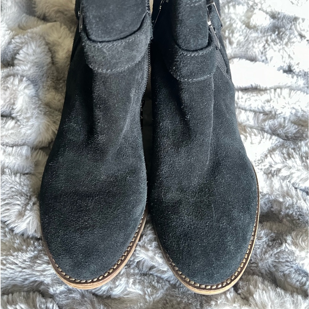 Black suede leather wedged ankle boots!
